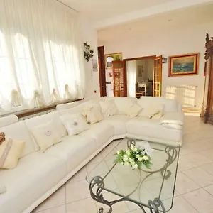 Raffinato Attico Vicino Al Mare Con Solarium Lido Di Appartamento